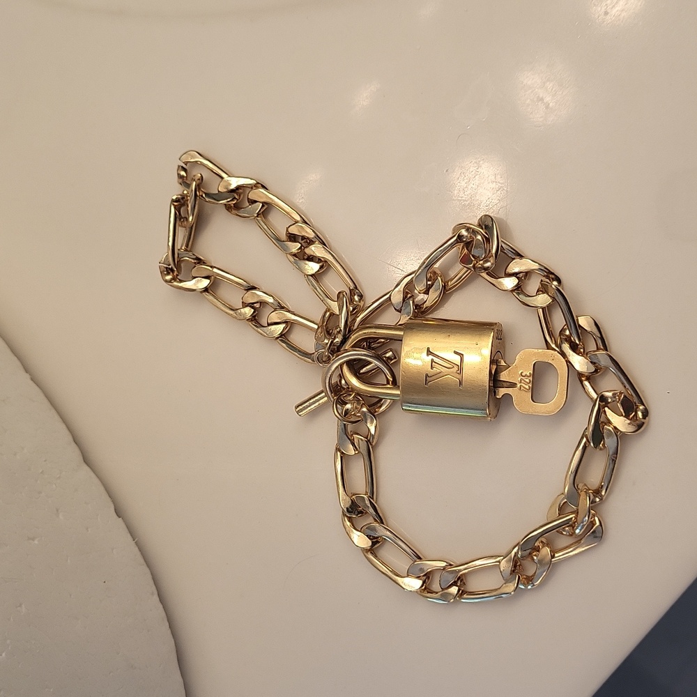 Louis vuitton trio shined by them gorgeous gold plated chocker lock key numbered